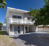 'SeaHaven' 2 Richardson Ave - Large home with Aircon Smart TV WIFI Netflix  Boat Parking - Accommodation Nelson Bay