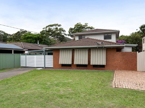 'Willows At The Bay' 111 Horace St - Large House With Aircon, WIFI And Boat Parking. - Accommodation Nelson Bay 0