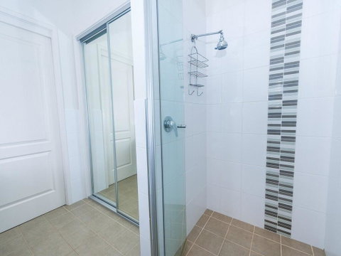 1 'Florida', 5 Lillian Street - 2 Min Walk To Beach, Shops & Restaurants - Accommodation Nelson Bay 2