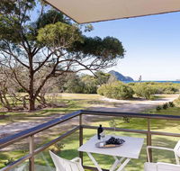 1 'Intrepid' 3 Intrepid Close - Amazing views of Shoal Bay only 100m from the Beach - Accommodation Nelson Bay