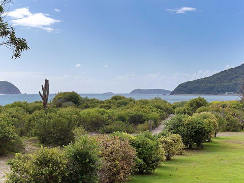 1 'Intrepid', 3 Intrepid Close - Amazing Views Of Shoal Bay, Only 100m From The Beach - Accommodation Nelson Bay 2