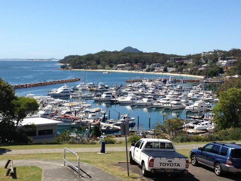 1 'Laman Lodge', 15 Laman Street - Stunning Air Conditioned Unit With Water Views And WIFI - Accommodation Nelson Bay 0