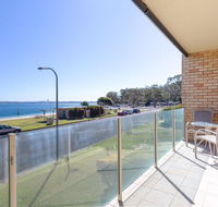 1 'Little Hut' 20 Kurrawa Close - Spectacular Water Views NBN  Air Conditioned - Accommodation Nelson Bay