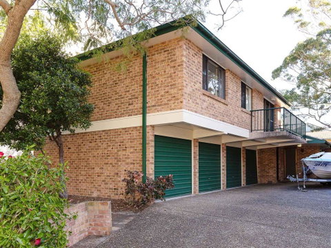 1 'Monterea' 3 Ondine Close - Walking Distance To Beach - Accommodation Nelson Bay 0