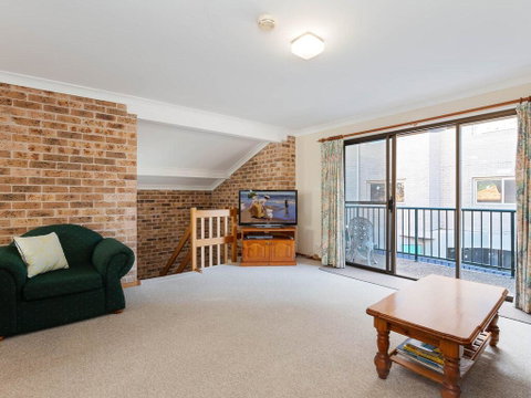 1 'Monterea' 3 Ondine Close - Walking Distance To Beach - Accommodation Nelson Bay 1