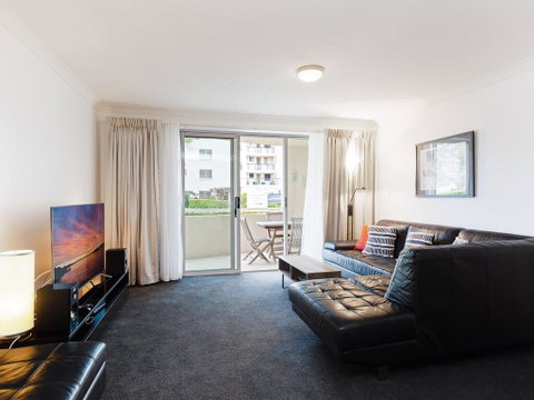 1 'SEASHELLS' 21-23 MAGNUS STREET - WIFI, POOL, LIFT & AIR CONDITIONING - Accommodation Nelson Bay 0