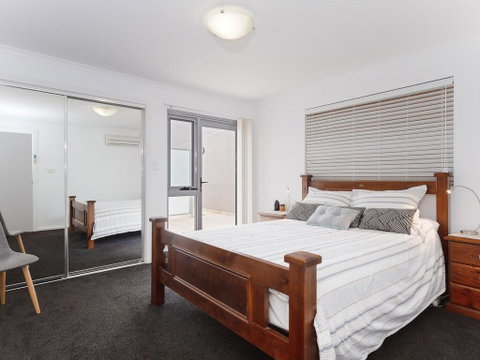 1 'Seaview', 9 Church Street - Huge Air Conditioned Unit With Lift & WIFI - Accommodation Nelson Bay 3