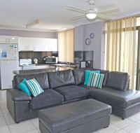 1 'The Commodore' 9-11 Donald St - Ground Floor Unit Close To Shops Cafe's And Marina - Accommodation Nelson Bay