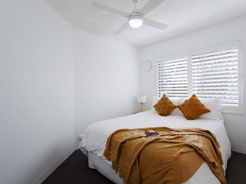 1 'The Poplars' 34 Magnus St - Panoramic Water Views, Pool, Aircon & WIFI - Accommodation Nelson Bay 3