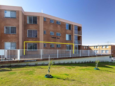 1 'Thurlow Lodge', 6 Thurlow Avenue - Air Conditioned & Pool In The Heart Of Town - Accommodation Nelson Bay 2