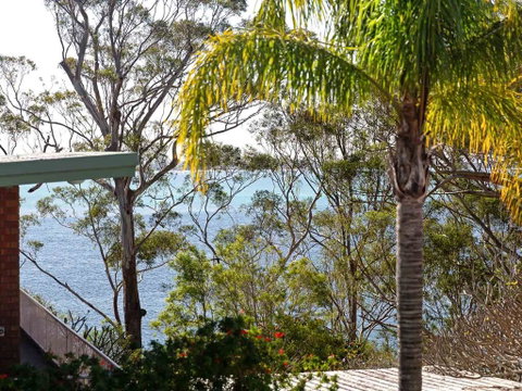 1 'Thurlow Lodge', 6 Thurlow Avenue - Air Conditioned & Pool In The Heart Of Town - Accommodation Nelson Bay 0