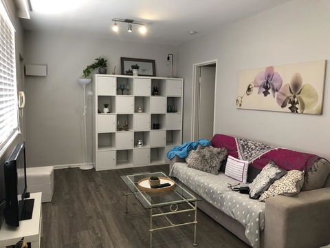 1 Bedroom Unit In Heart Of Elsternwick - Accommodation Nelson Bay 1