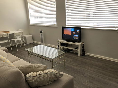 1 Bedroom Unit In Heart Of Elsternwick - Accommodation Nelson Bay 3