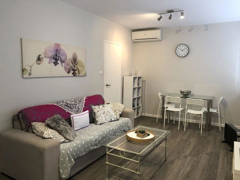 1 Bedroom Unit In Heart Of Elsternwick - Accommodation Nelson Bay 2