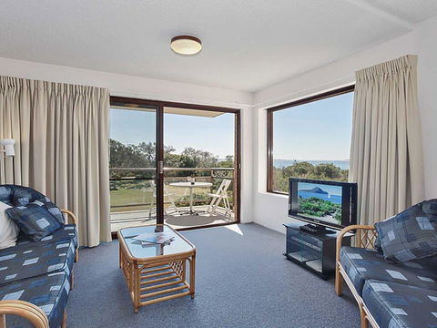 10 'Intrepid' 3 Intrepid Close - Water Views Over Shoal Bay Beach - Accommodation Nelson Bay 3