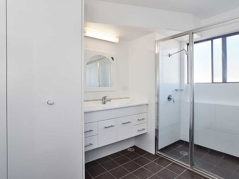 10 'Intrepid' 3 Intrepid Close - Water Views Over Shoal Bay Beach - Accommodation Nelson Bay 2