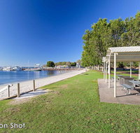 10 'Magnus Gardens' 7 Magnus Street - air conditioned  walk to town centre - Accommodation Nelson Bay