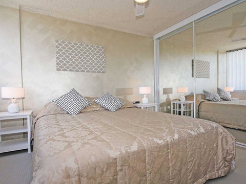 10 'Magnus Gardens' 7 Magnus Street - Air Conditioned & Walk To Town Centre - Accommodation Nelson Bay 2