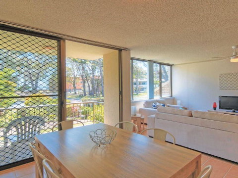 10 'Magnus Gardens' 7 Magnus Street - Air Conditioned & Walk To Town Centre - Accommodation Nelson Bay 3