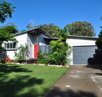 10 Double Island Drive - Modern family home centrally located swimming pool  outdoor area - Accommodation Nelson Bay