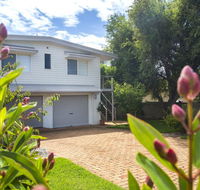 11 Riley St - Stylishly Modern - Accommodation Nelson Bay