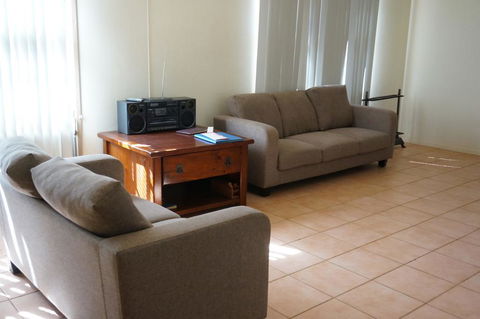 11A King Place - Large Deck And BBQ Area - Accommodation Nelson Bay 2