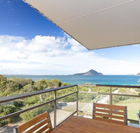 12 'Intrepid' 3 Intrepid Close - right on the beachfront - Accommodation Nelson Bay