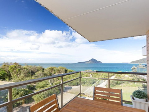 12 'Intrepid' 3 Intrepid Close - Right On The Beachfront - Accommodation Nelson Bay 0