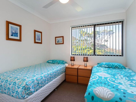 12 'Intrepid' 3 Intrepid Close - Right On The Beachfront - Accommodation Nelson Bay 3