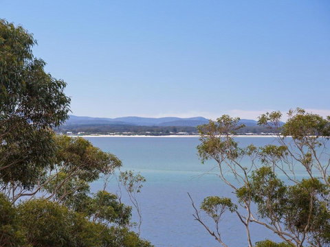 12 'Thurlow Lodge', 6 Thurlow Avenue - Water Views, Pool And Central Location - Accommodation Nelson Bay 0