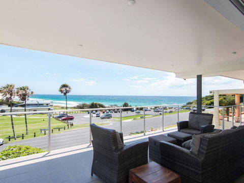 12 Cliff Road - Accommodation Nelson Bay 1