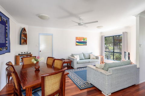 12 Ibis Court - Highset Beach House With Natural Bushland Gardens And Covered Decks - Accommodation Nelson Bay 3