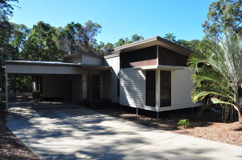 12 Satinwood Drive - Family Home With Swimming Pool Located In Natural Bushland And Close To Beach - Accommodation Nelson Bay 0