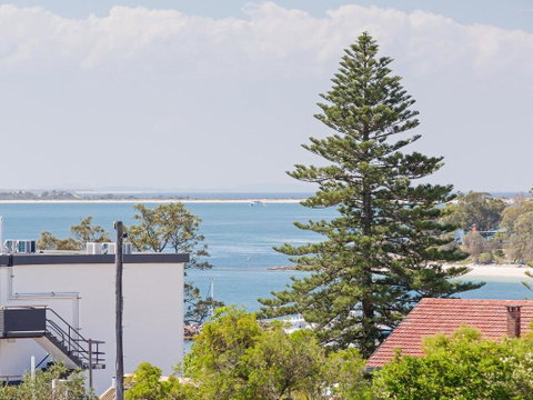 13 'Cote D'Azur', 61 Donald Street - Lovely Unit With Air Con, Pool, Lift And WiFi - Accommodation Nelson Bay 0