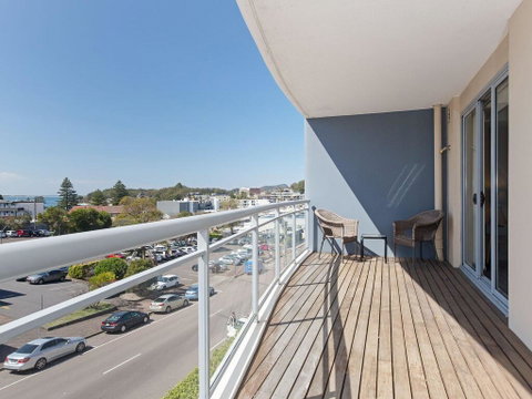 13 'Cote D'Azur', 61 Donald Street - Lovely Unit With Air Con, Pool, Lift And WiFi - Accommodation Nelson Bay 2