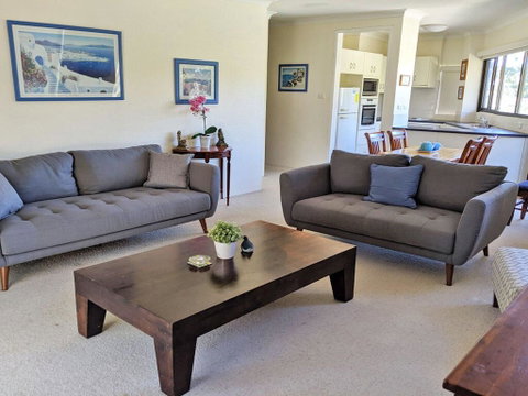 13' Mistral Court', 17 Mistral Close - Walk Across To Little Beach! - Accommodation Nelson Bay 2
