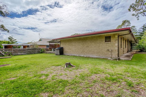14 Double Island Drive - Rainbow Beach, Large Holiday House With Pool,Pets Welcome, Free Wi-Fi - Accommodation Nelson Bay 3