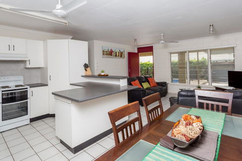 14 Double Island Drive - Rainbow Beach, Large Holiday House With Pool,Pets Welcome, Free Wi-Fi - Accommodation Nelson Bay 2