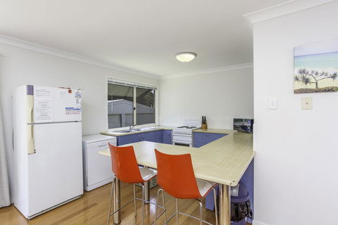 14 Zircon Street - Centrally Located Family Home With Covered Deck, Close To Patrolled Beach & Shops - Accommodation Nelson Bay 1