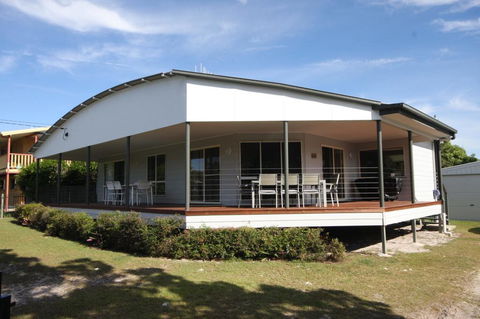 14 Zircon Street - Centrally Located Family Home With Covered Deck, Close To Patrolled Beach & Shops - Accommodation Nelson Bay 0