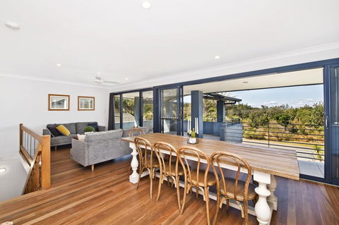 143 Matthew Flinders Drive, Port Macquarie - Accommodation Nelson Bay 0