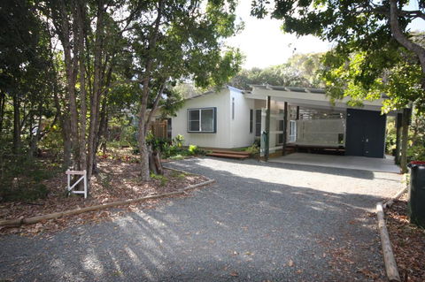 15 Belle Court - Modern, Architect Designed, Open Plan Holiday Home With Outdoor Shower - Accommodation Nelson Bay 0