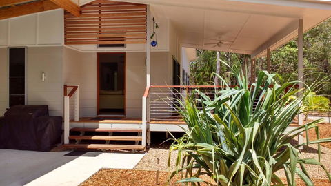 15 Esprit Drive - Rainbow Shores, Gorgeous, Modern Beach House - Accommodation Nelson Bay 1