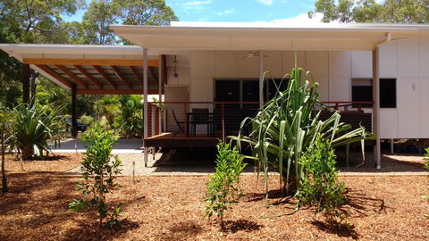 15 Esprit Drive - Rainbow Shores, Gorgeous, Modern Beach House - Accommodation Nelson Bay 0