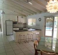 15 Larapinta Court - Family home with swimming pool in a quiet street and central location close to CBD - Accommodation Nelson Bay