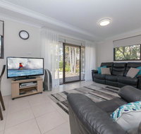 16 'Carindale' 19-23 Dowling St - Ground floor Foxtel Pool and Tennis Court - Accommodation Nelson Bay