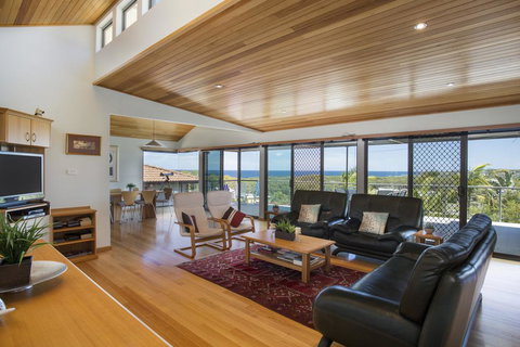 17 Canberra Crescent - Prestige Views At Burrill Lake - Accommodation Nelson Bay 0