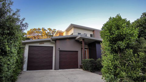 17 Naiad Court - Modern, Open Plan Family Home With Covered Outdoor Area And Double Lock-up Garage - Accommodation Nelson Bay 0