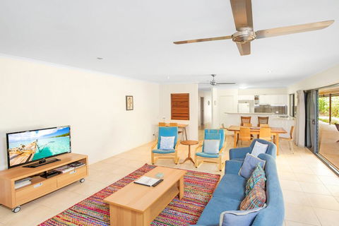 18 Naiad Court - Rainbow Shores, Modern Beach House, Walk To Beach - Accommodation Nelson Bay 2