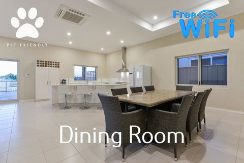 19 Corella Court - Spacious Deck With Swim Spa - Nelsons Bay Accommodation 3